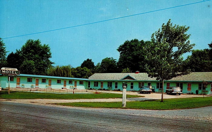 Travelers Motel (Sportsmen Motel) - Vintage Post Card